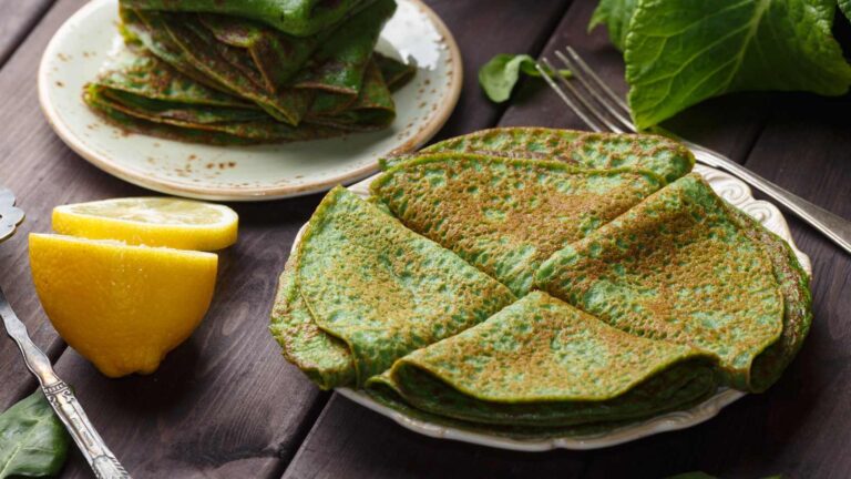 Make palak paneer chilla at home in these 7 easy steps