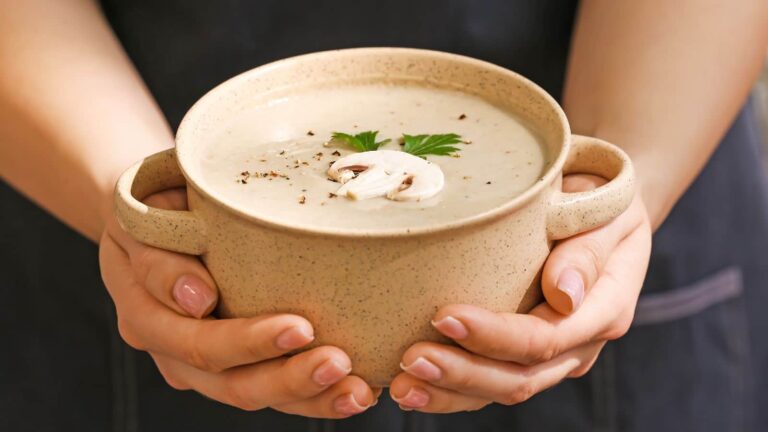 Learn how to make mushroom soup without cream for winter warmth!