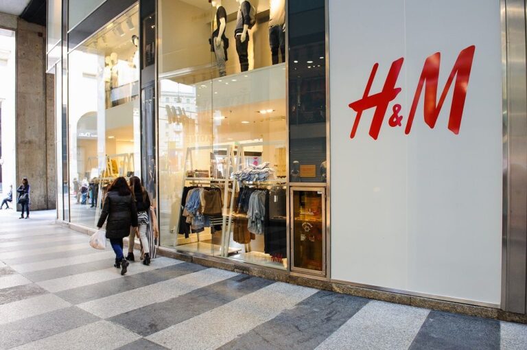 Swedish clothing company H&M opens 1st store in Ecuador