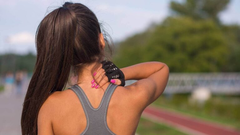 4 upper back exercises without weights for strength and stretching