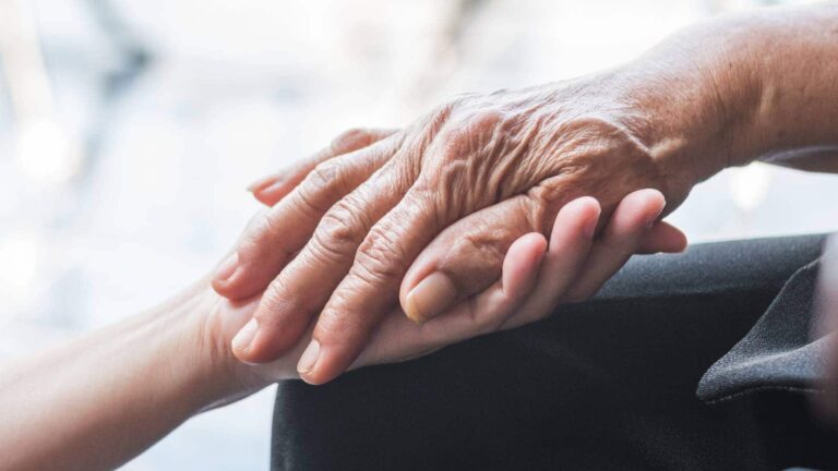 Alzheimer’s disease: How to spot early signs in elders