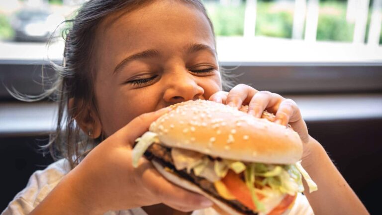 Avoid junk food in children’s diet for these 5 reasons