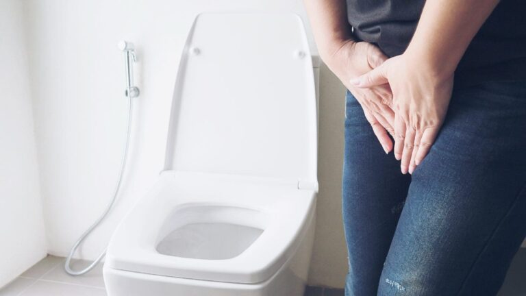 How to keep your bladder healthy with 12 easy tips