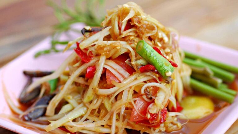 Raw papaya salad recipe: A healthy and nutritious food option