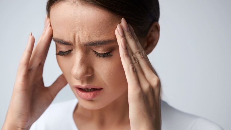 Know how vitamin B deficiency can make migraine worse