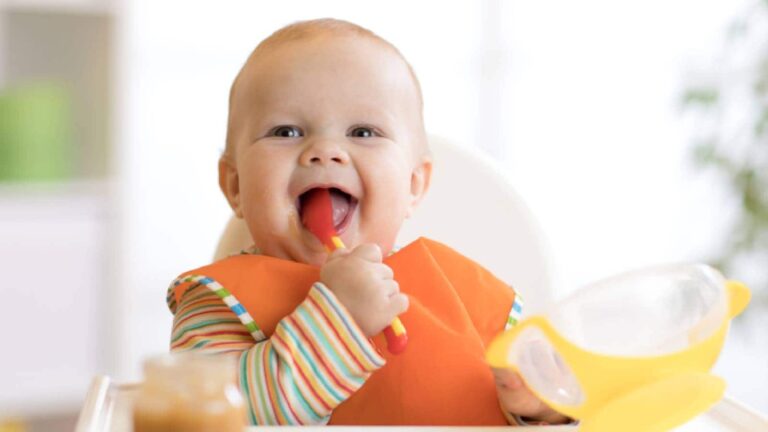 Sugar water for babies: When and how much to give