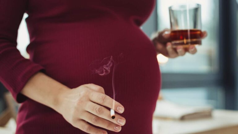 Keep pregnancy complications away with these these 7 tips