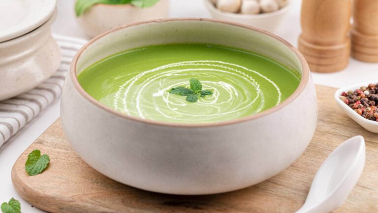 Try this simple recipe of delicious spinach soup