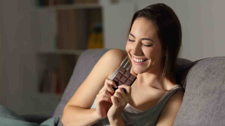 How to control food cravings? Here are 7 tips